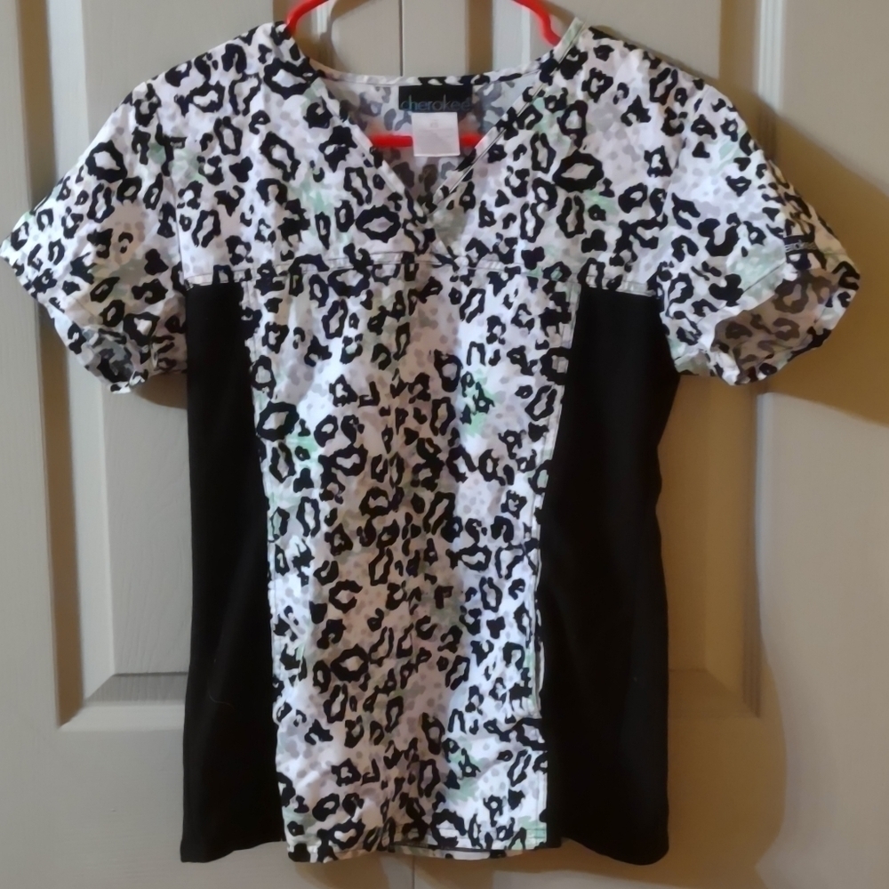 Cherokee Womens Size XS Extra Small Animal Print Scrub Top Short Sleeve V-Neck